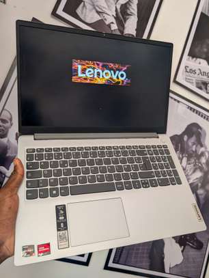 Lenovo Ryzen 5 11th/ 16gb /512gb /2gb dédiée graphique image 2