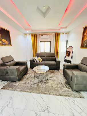 Appartement F2 Meublé à Louer au POINT E image 6