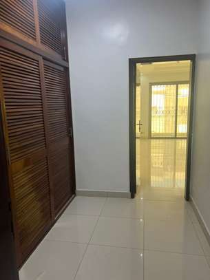 Appartement F4 a louer aux Almadies ( derrière la Gondole ) image 10