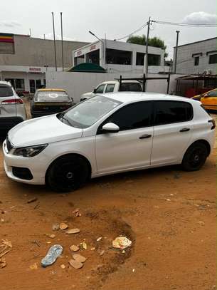 Peugeot 308 2019 image 2