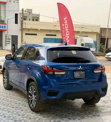Mitsubishi SUV compact 5 portes bleu polyvalent image 11