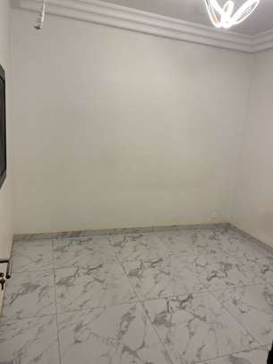 Moderne et chic 2 chambres salon image 10