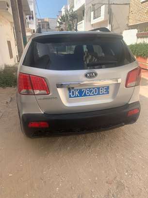 Kia  Sorento image 2
