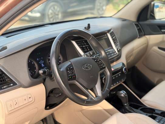 Hyundia Tucson image 5