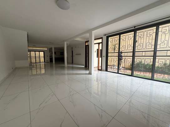 Duplex entrée privée F5 à louer Almadie derrièr Philippe image 3