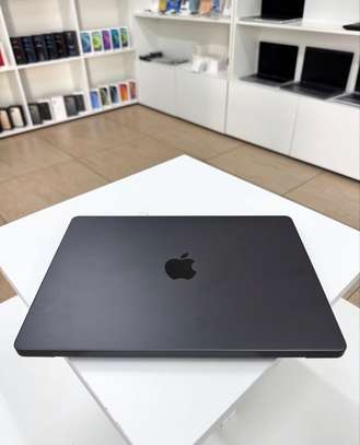 MacBook Pro M4 14 pouces (2024) 1Terra /16Go Ram image 2
