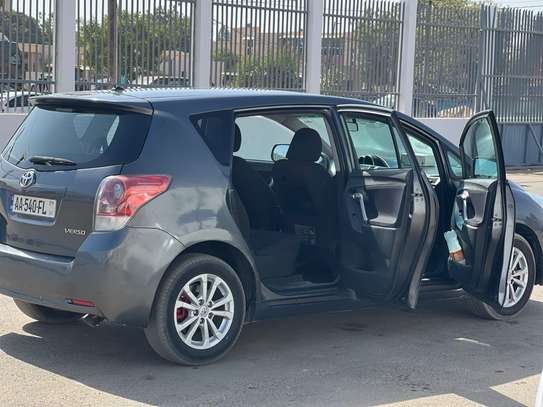 Toyota verso image 7