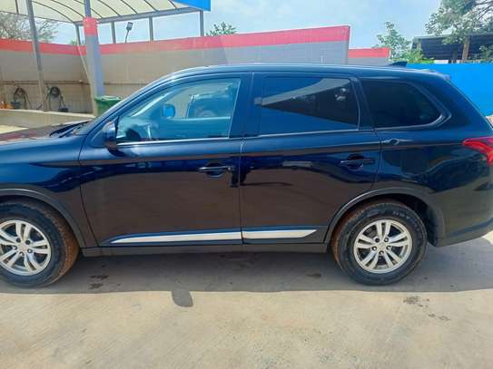 MITSUBISHI OUTLANDER 2019 image 8