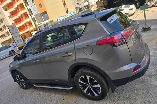 Toyota RAV4 2018 image 3