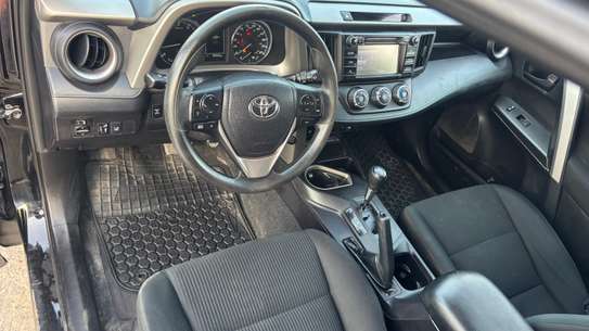 TOYOTA RAV4 (4x4) image 8
