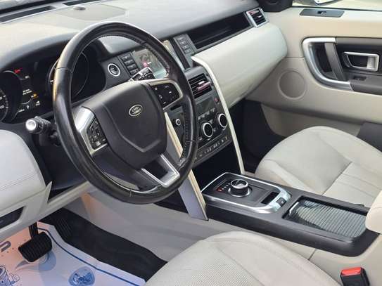 Land Rover Discovery 2017 image 4