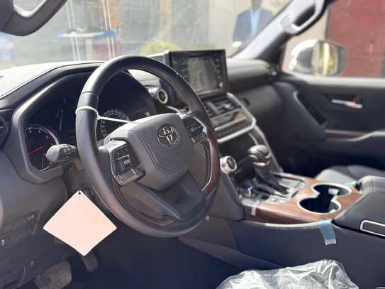 Toyota land cruiser VX image 7