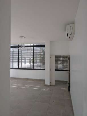 Appartement F4 à louer Centre Ville en face Pullman image 3