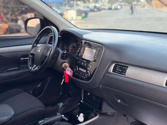 Mitsubishi Outlander 2017 7 places 4 cylindres image 9