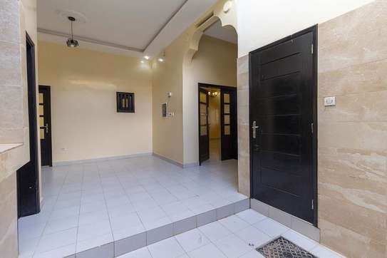 Villa R+2 à Tivaouane Peulh, titre foncier image 4