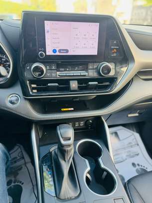 TOYOTA HIGHLANDER 2023 ESSENCE 6 cylindres image 11