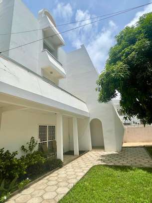 3 VILLAS DE GRAND STANDING R+2 A LOUER image 6