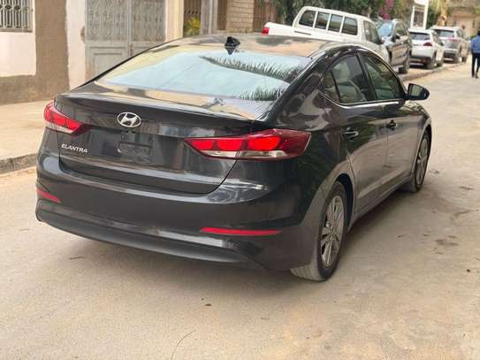 Hyundai Elantra image 9