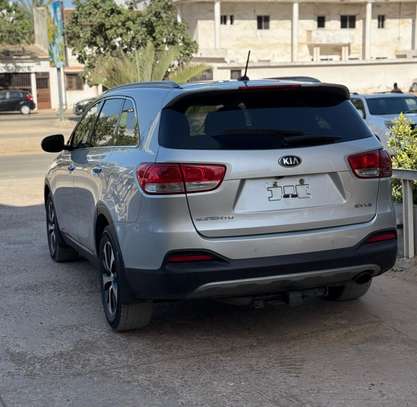 Kia Sorento image 5