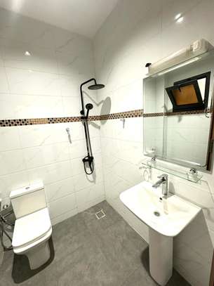 Appartement de type F3 à louer au mamelle cité mbackiou Faye image 4