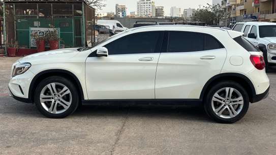 MERCEDES GLA200 image 2