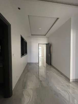 F4 neuf à louer au plateau image 2