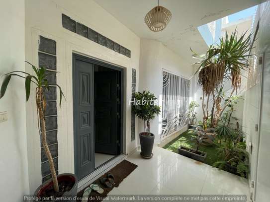 Villa R+2 meublée à louer aux Mamelles image 3