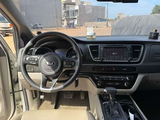 Kia Carnival 2018 image 4