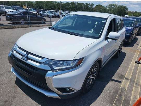 Mitsubishi Outlander 2017 image 2
