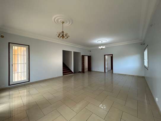 Grande villa aux Almadies pour habitation ou bureaux image 11