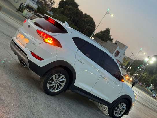 HYUNDAI TUCSON image 4