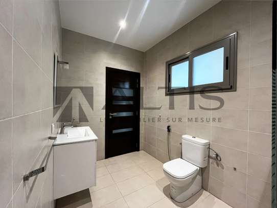 Appartement F4 à louer à Mermoz image 8