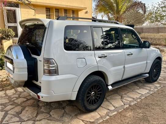 Mitsubishi Pajero GLS 3.5L V6 image 2