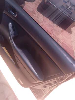 toyota avensis image 6