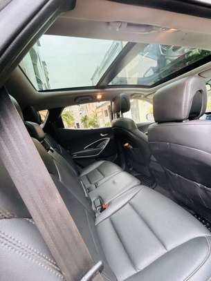 Hyundai Santafe 2018 full option image 4
