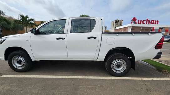 Toyota Hilux 2025 image 2