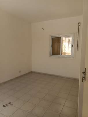 Villa R+1 de 4 chambres salon à NGOR image 11
