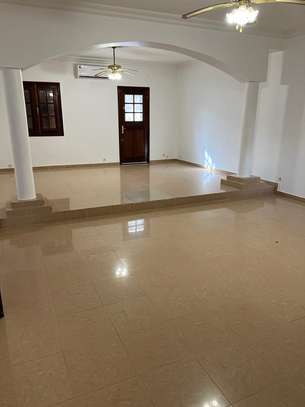 Villa à Louer aux Almadies image 2