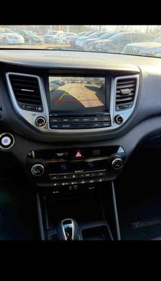 Hyundai Tucson Limited 2017 image 9