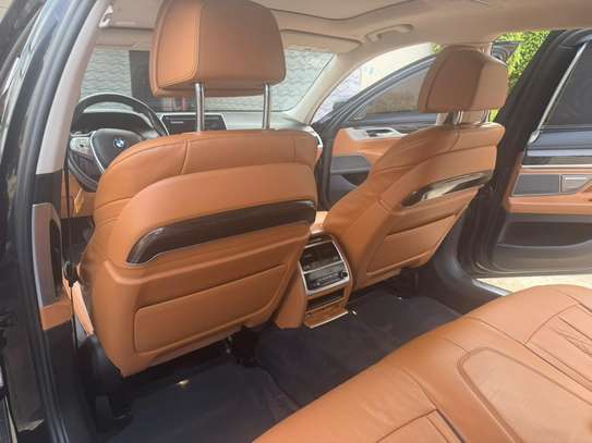 BMW série7 Année 2021 Grand écran tactile avec CarPlay image 7