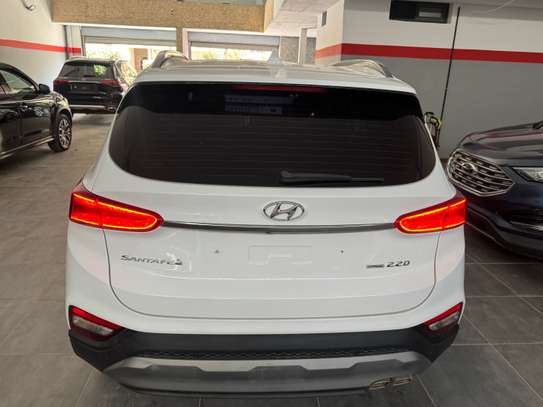 Hyundai Santa Fe Anne 2019 full option image 3
