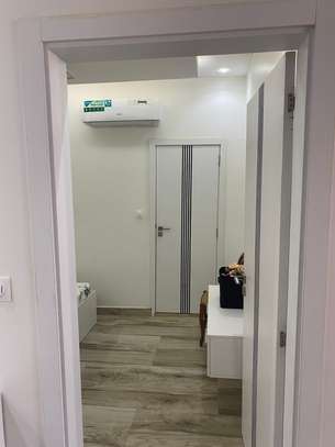 Chambre salle de bain meublée avec ascenseur image 4