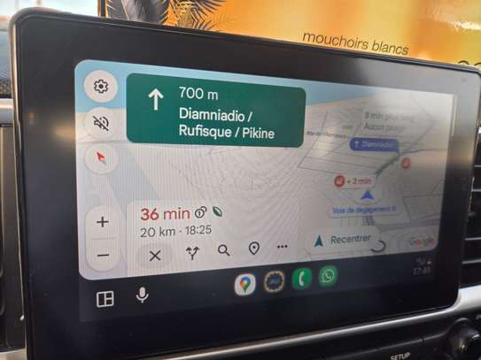 Hyundai Venue 1.6L SUV compact gris métallisé image 7