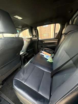 TOYOTA HILUX 2022 image 11