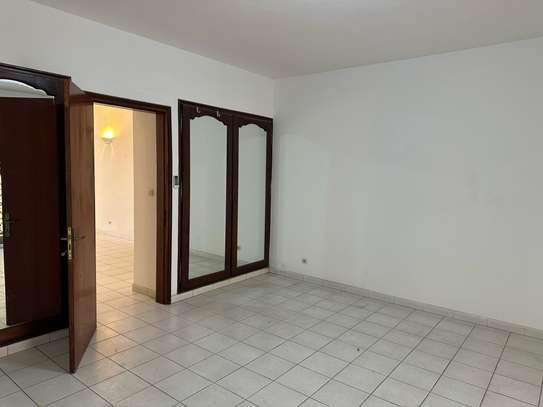 APPARTEMENT A LOUER  F3 MERMOZ PISCINE image 9