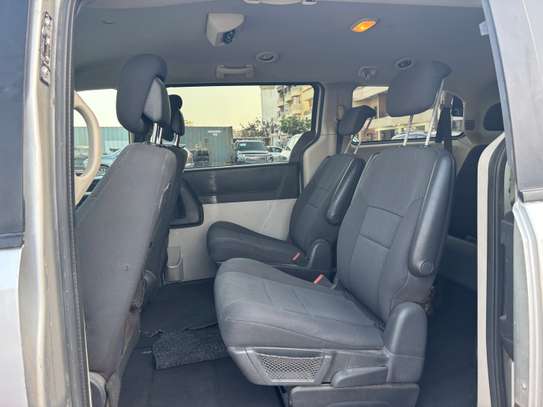 DODGE CARAVAN 7 places image 12