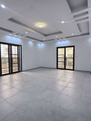 Appartement f4 neuf et spacieux  à louer à Yoff aéroport image 1