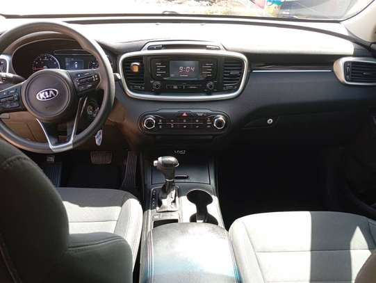 Kia Sorento image 8