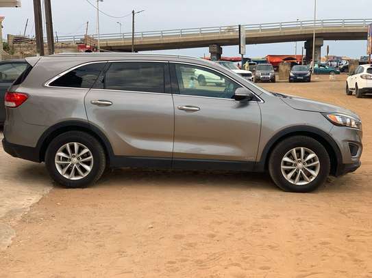 KIA SORENTO image 8