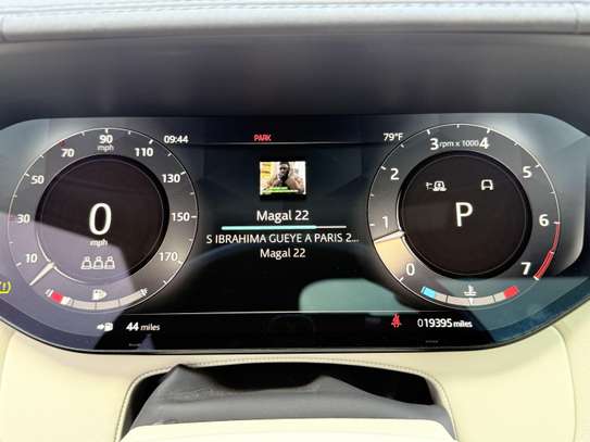 2023 Land Rover P400 image 13